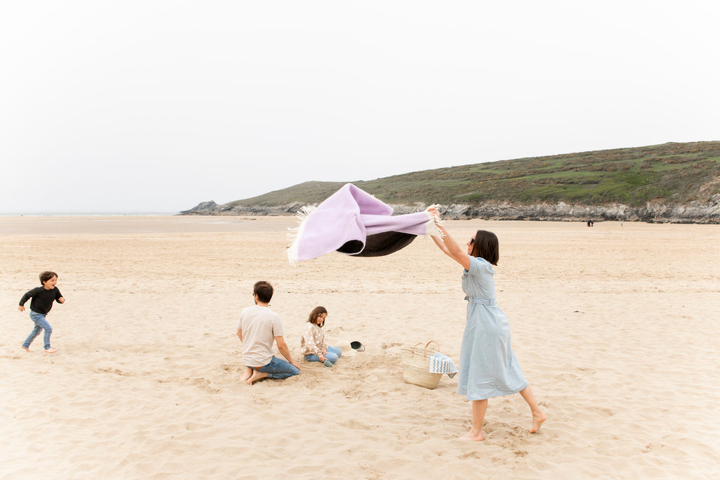 Coastal Delights: The Best Sea View Spots for Picnics in Cornwall